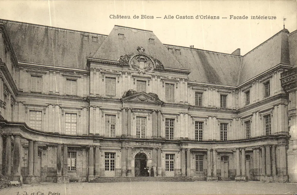 Schloss Blois — Flügel Gaston d'Orléans — Innenfassade — J. D. et Cie, Paris - Vorderseite