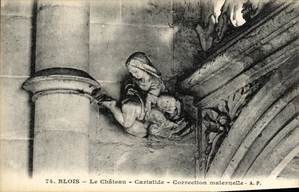 Blois — Das Schloss — Caryatide — Mütterliche Strafe — A.P. - Vorderseite