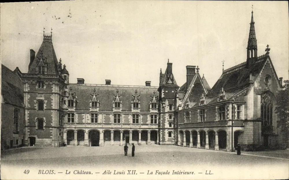 Blois — Das Schloss — Flügel Louis XII — Die Innenfassade — LL. - Vorderseite