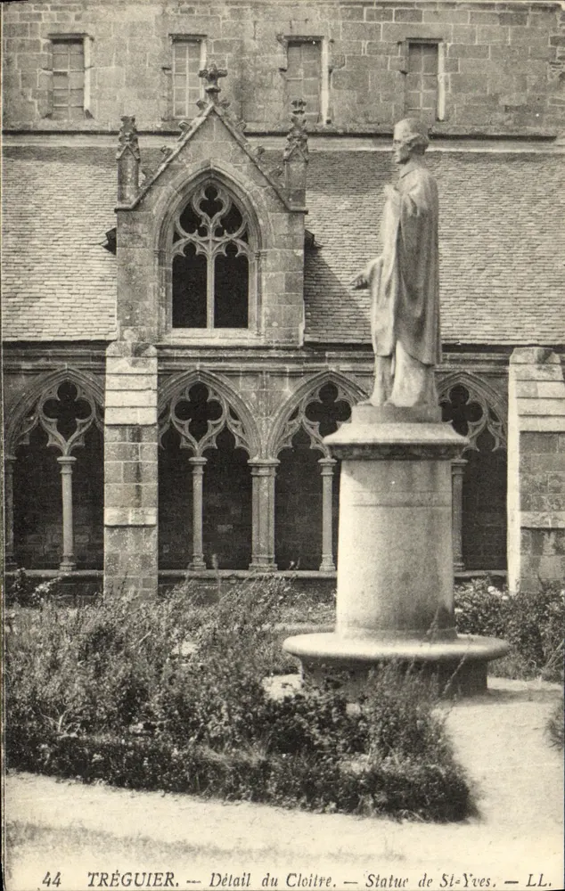 Tréguier — Detalhe do Claustro — Estátua de São Yves — LL. - Frente