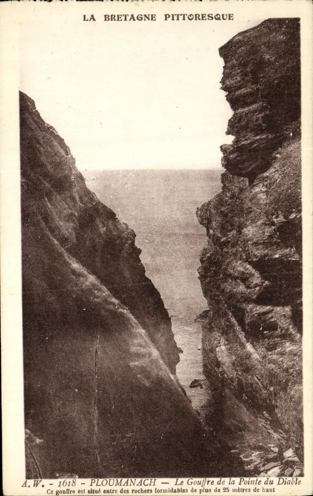 A Bretanha pitoresca — O Gouffre da Ponta do Diabo em Ploumanach — A.W. 1618 - Frente