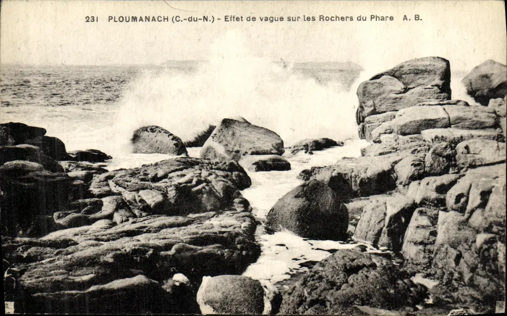 PLOUMANACH (C.-du-N.) — Efecto de ola sobre las Rocas del Faro — A. B. - Anverso