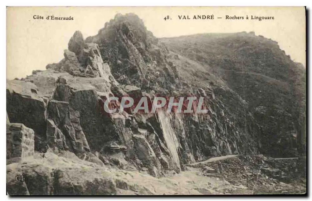 Val André — Rochas em Lingouare — Côte d'Émeraude - Frente