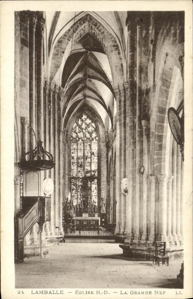 Lamballe — Kirche Notre-Dame — Die Große Nave - Vorderseite