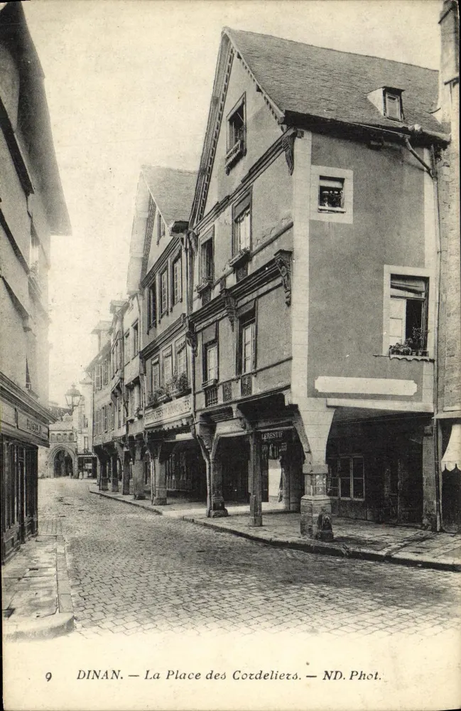 Dinan — La Place des Cordeliers — ND. Phot. - Frente
