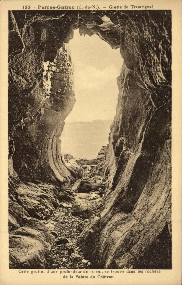 Perros-Guirec (C.-du-N.) — Gruta de Trestignel — Edição Gruffy, Place du Bourg - Frente