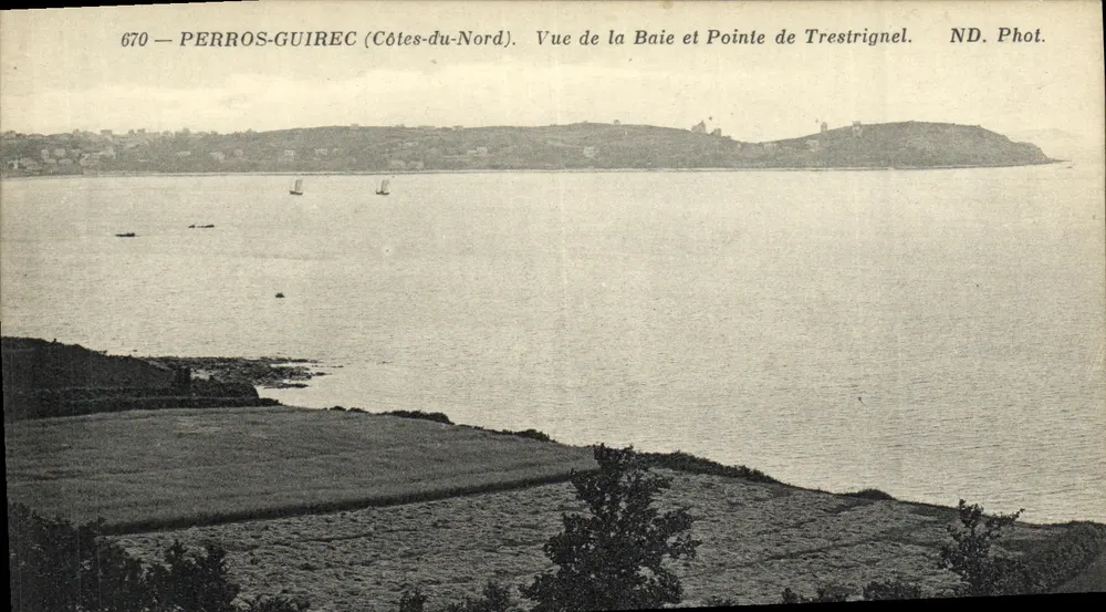 Perros-Guirec (Côtes-du-Nord) — Blick auf die Bucht und die Pointe de Trestignel — ND. Fot. - Vorderseite