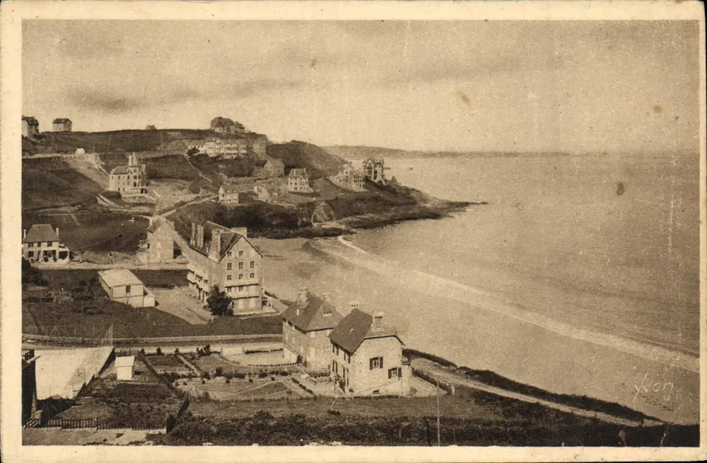 Granitküste — Perros-Guirec (C.-du-N.) — Allgemeiner Blick auf den Strand und die Klippen - Vorderseite