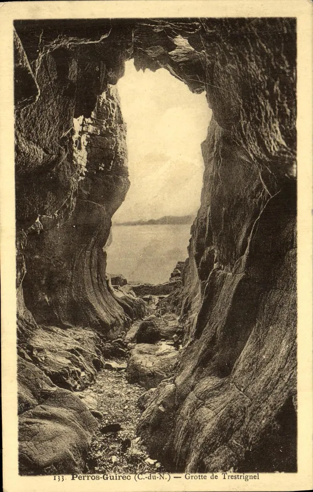 Perros-Guirec (C.-du-N.) — Gruta de Trestignel — Éd. Geoffroy, n°133 - Frente
