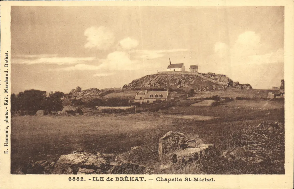 Ilha de Bréhat — Capela de São Miguel — E. Hamonic, foto. Edit. Marchand, Bréhat. N° 6882 - Frente