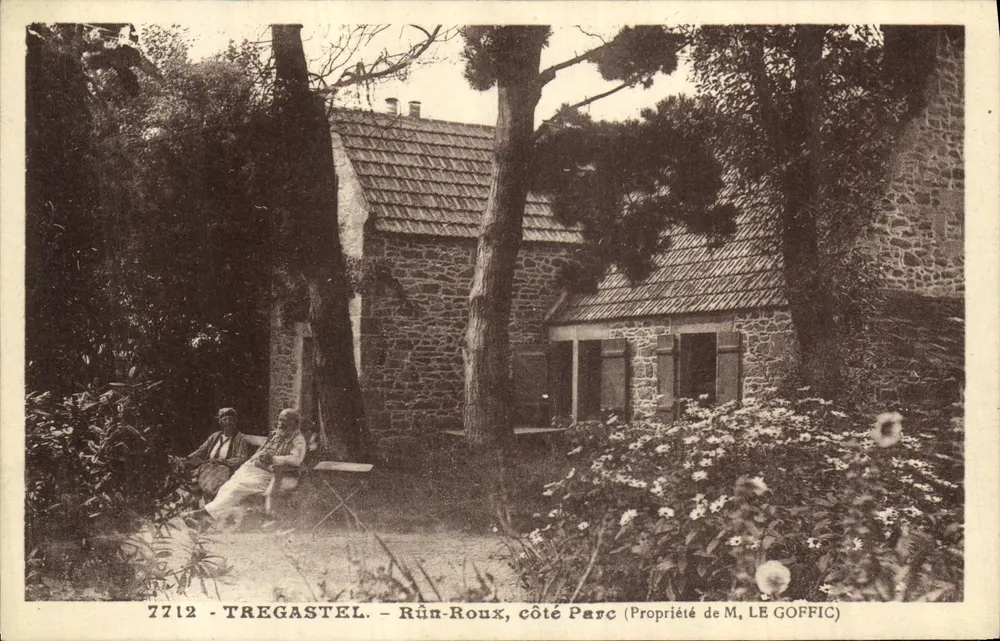 TREGASTEL - Rûn-Roux, Seite des Parks (Eigentum von M. LE GOFFIC) — Verlag: Art & E. Hamonic, Nr. 7712 - Vorderseite