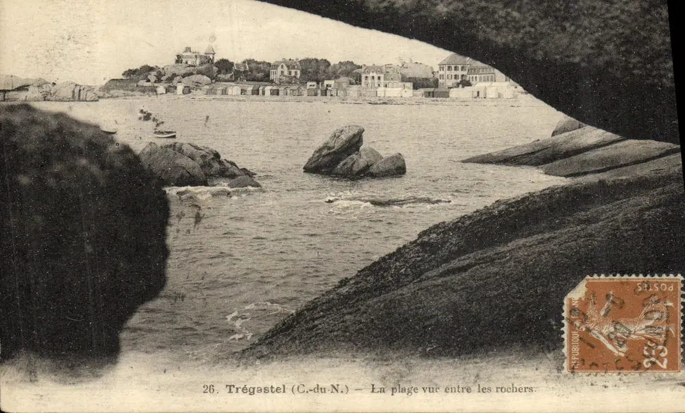 Trégastel (C.-du-N.) — Blick auf den Strand zwischen den Felsen — Verlag: Reproductions - Vorderseite