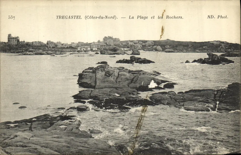 TREGASTEL (Côtes-du-Nord) — A Praia e as Rochas — ND. Fot. - Frente