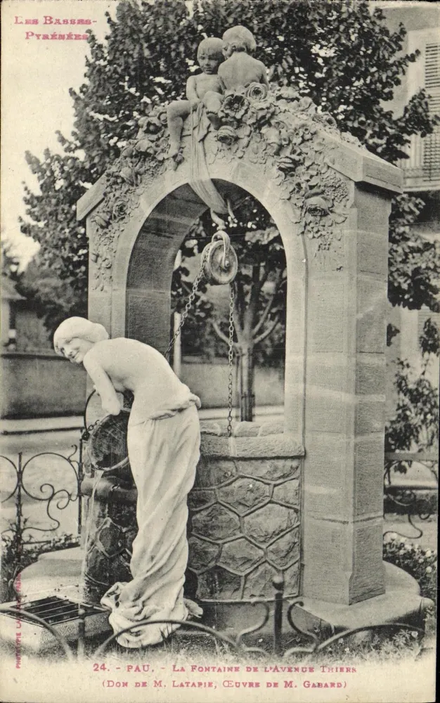 Pau — Die Fontäne der Avenue Thiers — Werk von M. Gabard, Geschenk von M. Latapie - Vorderseite