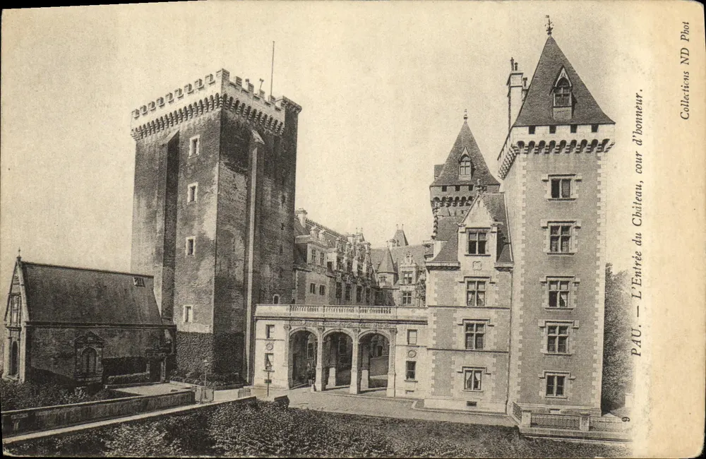 Pau — Eingang zum Schloss, Ehrenhof — ND Phot. - Vorderseite