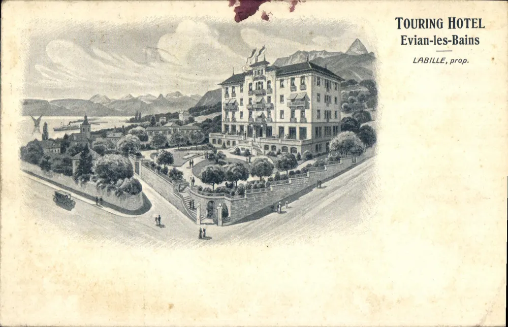 Hôtel Touring - Evian-les-Bains — widok hotelu z górami i jeziorem — wydawca Labille, numer serii nieczytelny - Awers