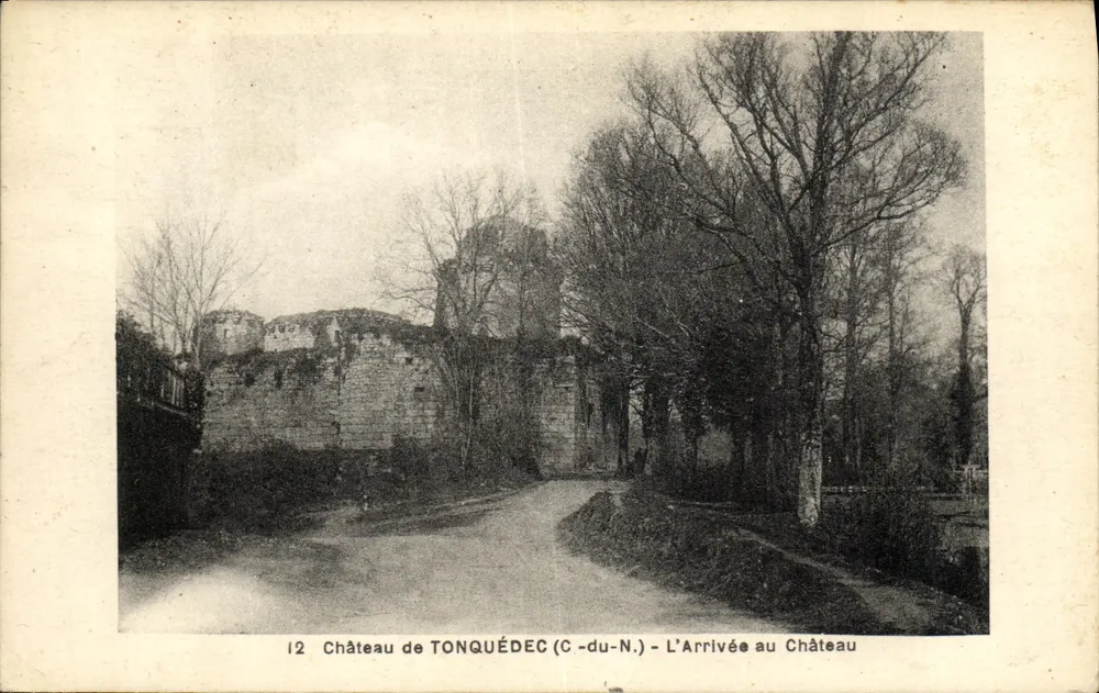 Castelo de Tonquédec (C.-du-N.) — A Chegada ao Castelo — Editor não identificado, n° 12 - Frente