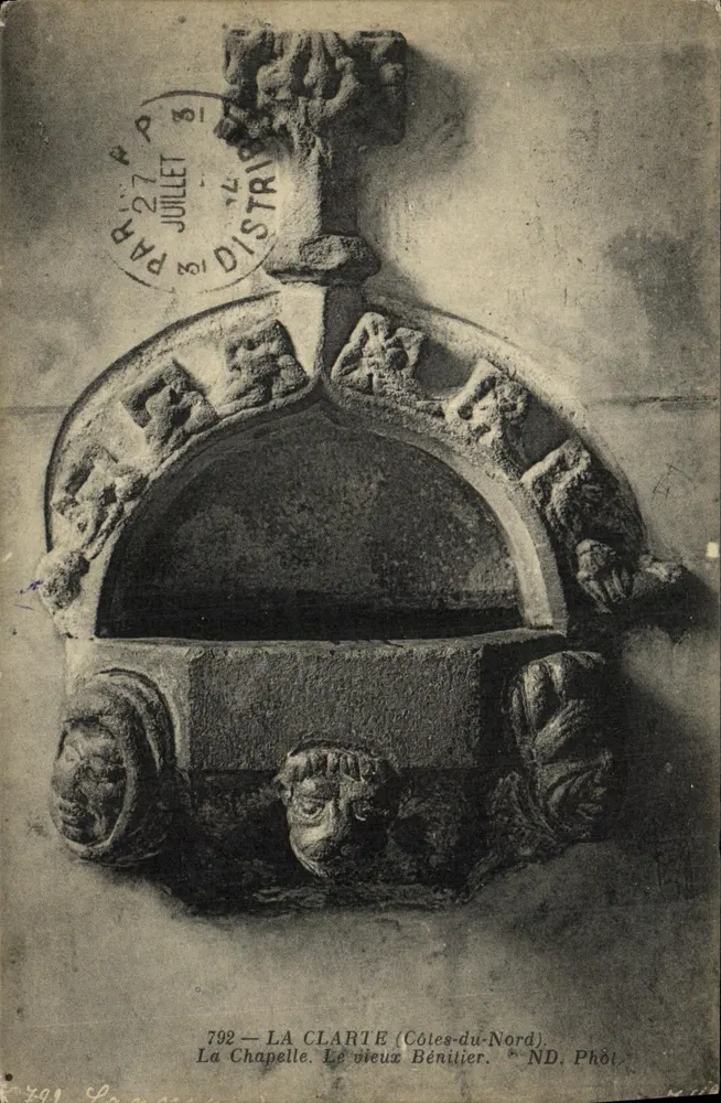 La Clarte (Côtes-du-Nord) — La Chapelle. Der alte Taufstein. ND. Foto. - Vorderseite
