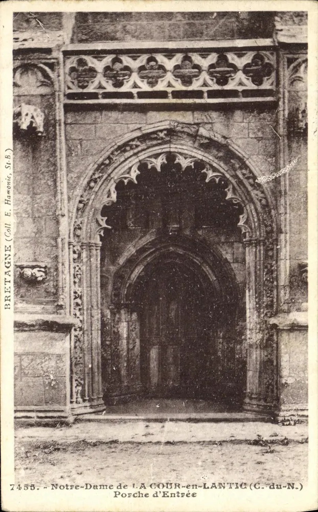 Notre-Dame de La Cour-en-Lantig (C.-du-N.) — Gotischer Eingangsporche — Sammlung E. Harmonic, St.B. - Vorderseite
