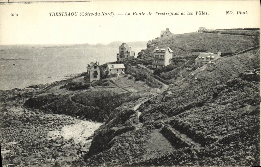 Trestraou (Côtes-du-Nord) — Die Straße nach Trestignel und die Villen — ND. Foto. - Vorderseite