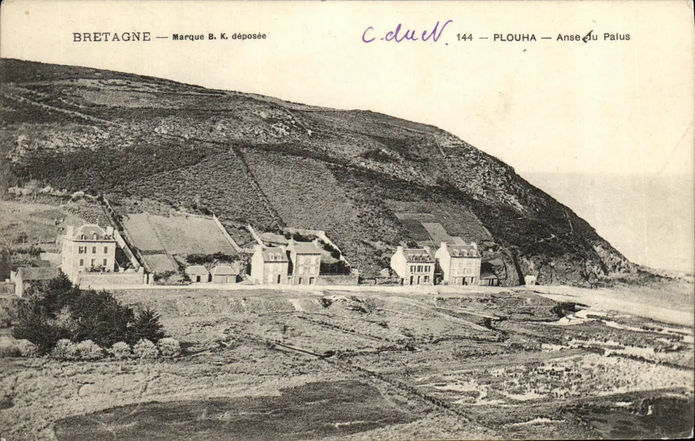 Plouha — Anse do Palus — vista das casas e da falésia - Frente