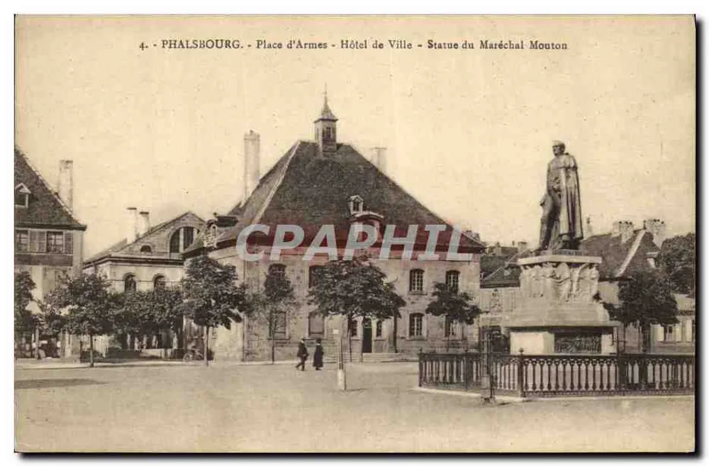 Phalsbourg — Place d'Armes — Rathaus — Statue des Marschalls Mouton - Vorderseite