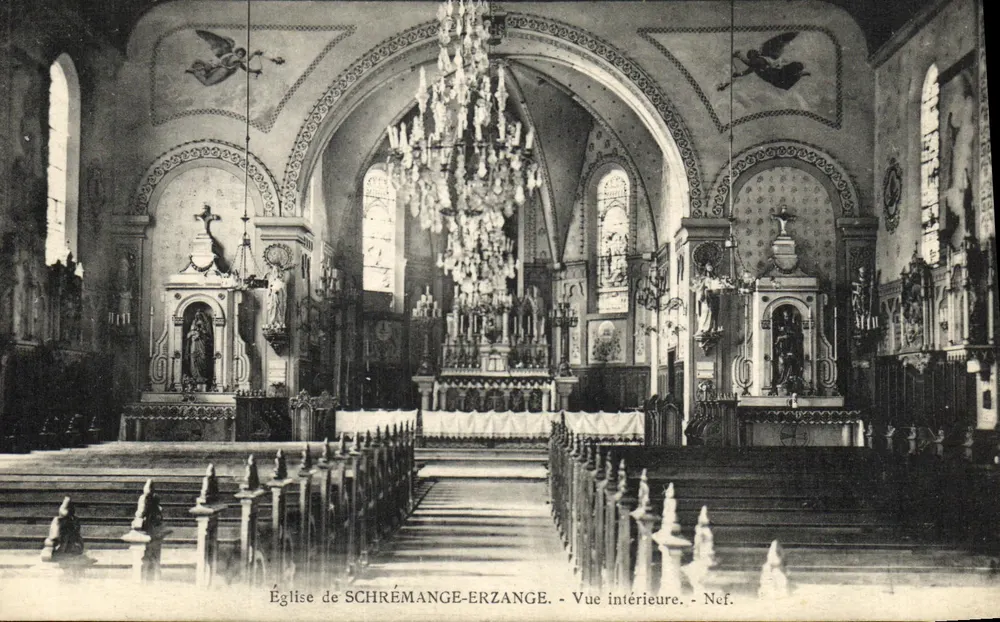 Kirche von Schrémange-Erzange — Innensicht — Kirchenschiff. - Vorderseite
