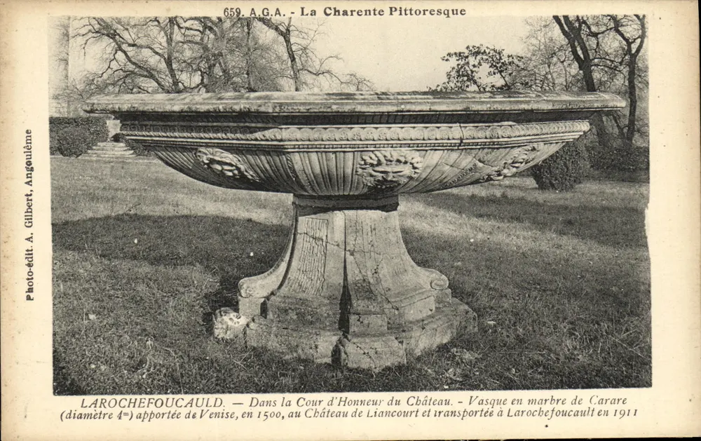 Larocheffoucault — Marmorbecken aus Carrara im Schloss — A.G.A. La Charente Pittoresque - Vorderseite