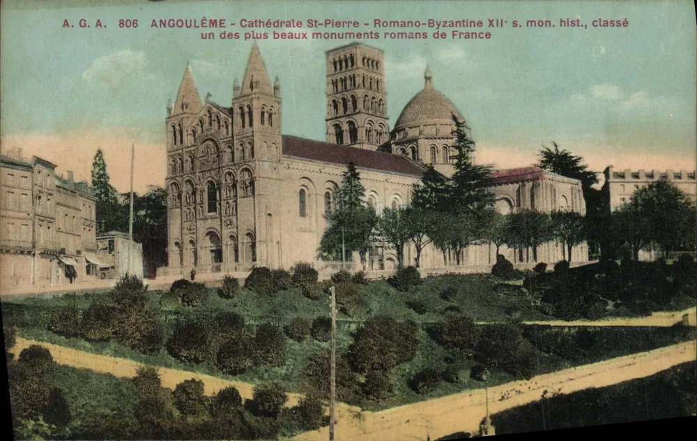 Angoulême - Catedral de São Pedro - Romano-Byzantina, século XII, monumento histórico, classificado como um dos mais belos monumentos romanos da França - Frente