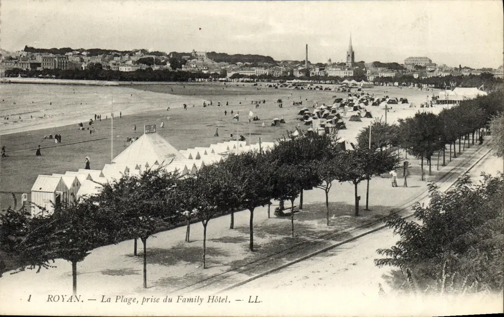 Royan — Der Strand, Ansicht vom Family Hotel — LL. - Vorderseite