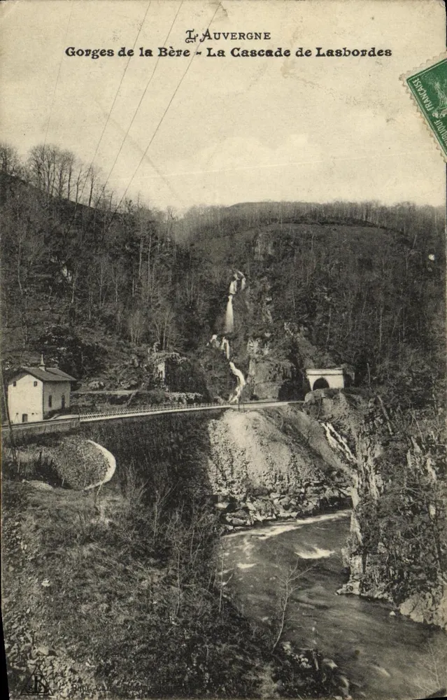 Gorges de la Bère - Die Lasbordes-Wasserfall — L'Auvergne - Vorderseite