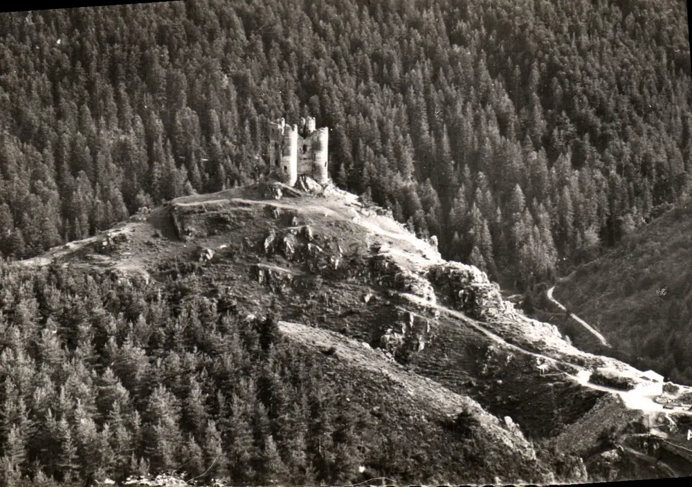 Arredores de SAINT-FLOR. — O castelo de Alleuze — As Edições ARGRA, Toulouse - Frente