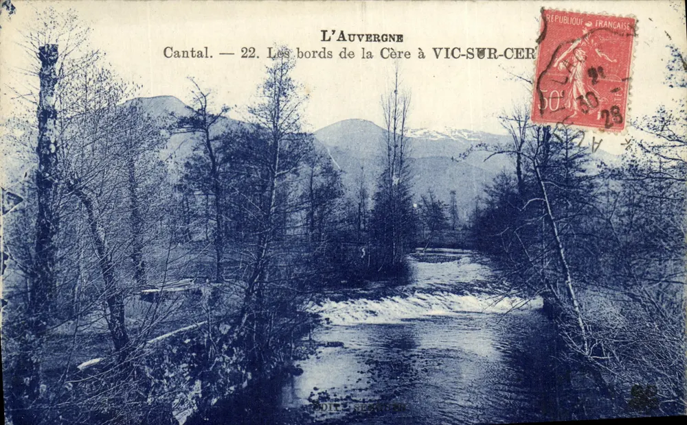 Die Ufer der Cère bei Vic-sur-Cère — Auvergne, Cantal — Nr. 22 — Verlag: L'Auvergne - Vorderseite