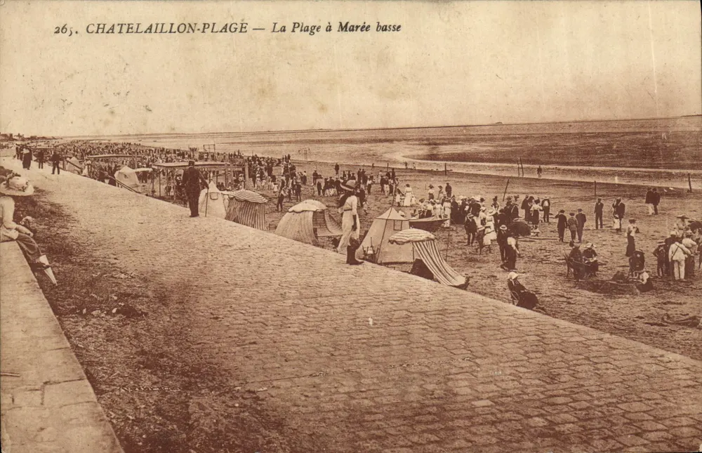 Châtelaillyon-Plage — A Praia com Maré Baixa — Editor: N. B. (Novas Edições em Châtelaillyon-Plage) n°265 - Frente
