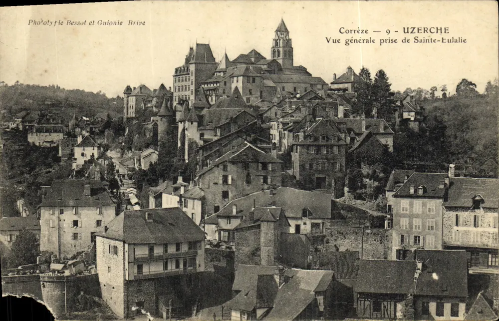 Uzerche — Vista geral tirada de Sainte-Eulalie — Fototipia Bessol e Guionie Brive - Frente