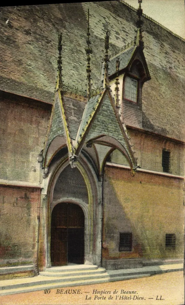 Beaune — Hospices de Beaune. Die Tür des Hôtel-Dieu — LL. - Vorderseite