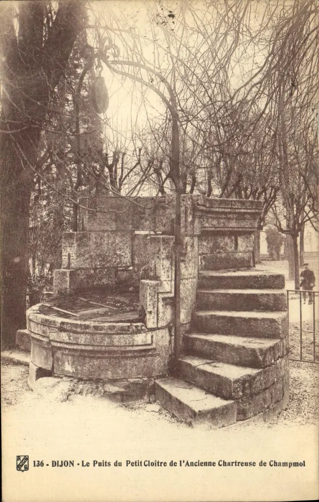 Dijon - Het Putje van het Kleine Cloître van de Oude Chartreuse van Champmol - Voorkant