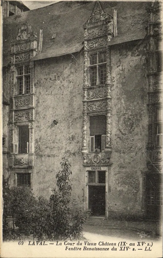 Die Cour des alten Schlosses — Renaissance-Fenster des 14. Jahrhunderts — La Vallée — Imp. Levy et Neulubin, Paris - Vorderseite