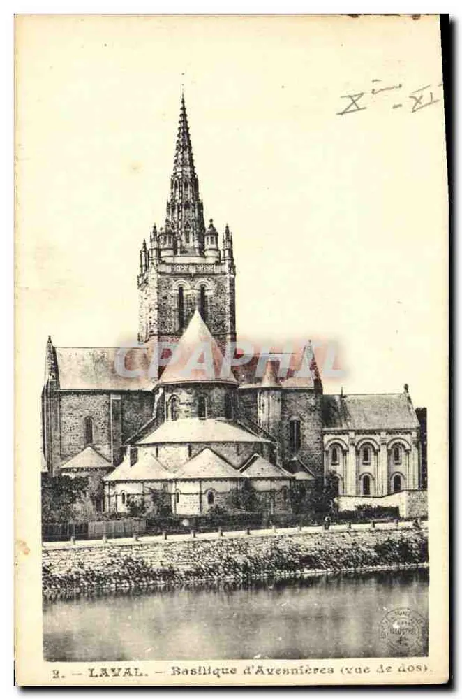 Laval — Basílica de Avennieères (vista de trás) - Frente