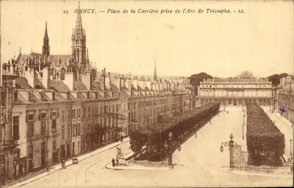 NANCY — Place de la Carrière aus dem Triumphbogen — LL - Vorderseite