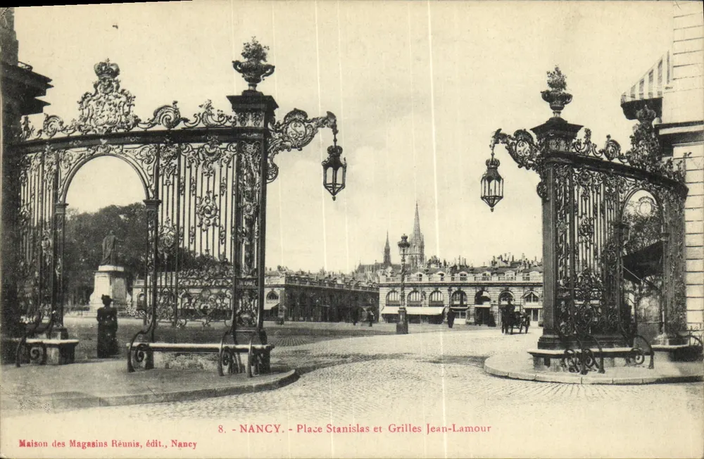 Nancy — Praça Stanislas e Grades Jean-Lamour — Maison des Magasins Réunis, editora, Nancy - Frente