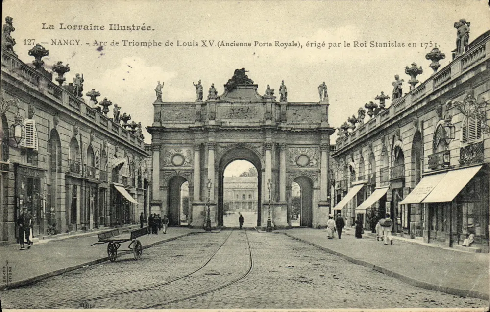 Nancy — Arco da Vitória de Luís XV (Antiga Porta Real), erguido pelo Rei Stanislas em 1751 — La Lorraine Illustrée, n° 127 - Frente