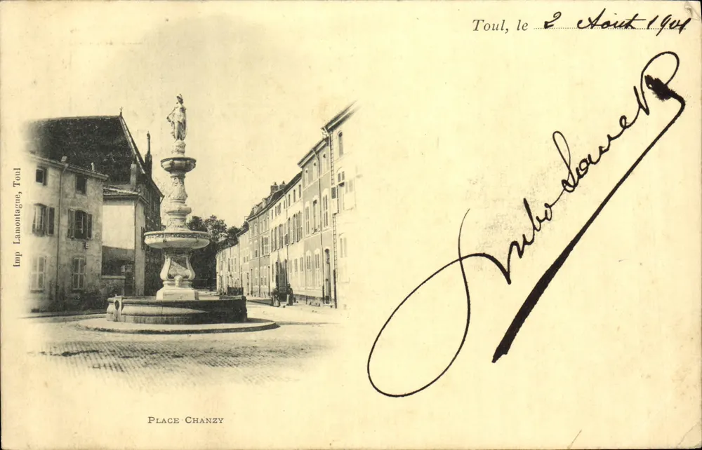 Place Chanzy — Fontaine centrale avec statue — Imp. Lamontague, Toul - Frente