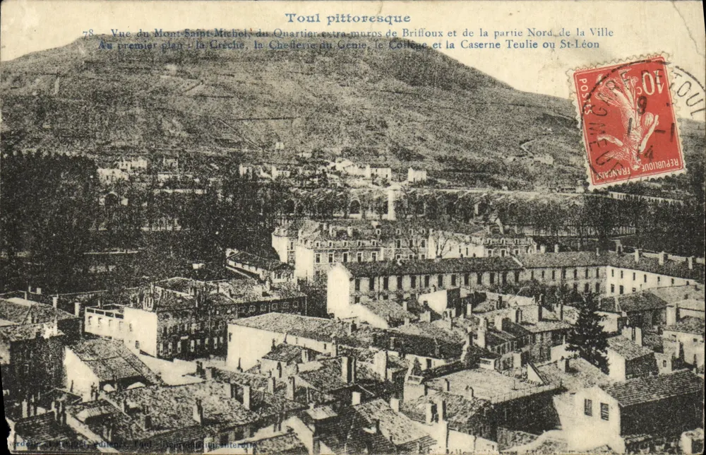 Toul pittoresque — Ansicht des Mont-Saint-Michel, des Quartiers extra-muros de Briffoux und des nördlichen Teils der Stadt. Im Vordergrund: die Crèche, die Chellèrie du Genis, das Collège und die Caserne Teulie oder St-Léon. Verlag: 'Toul pittoresque' — n° 78 - Vorderseite