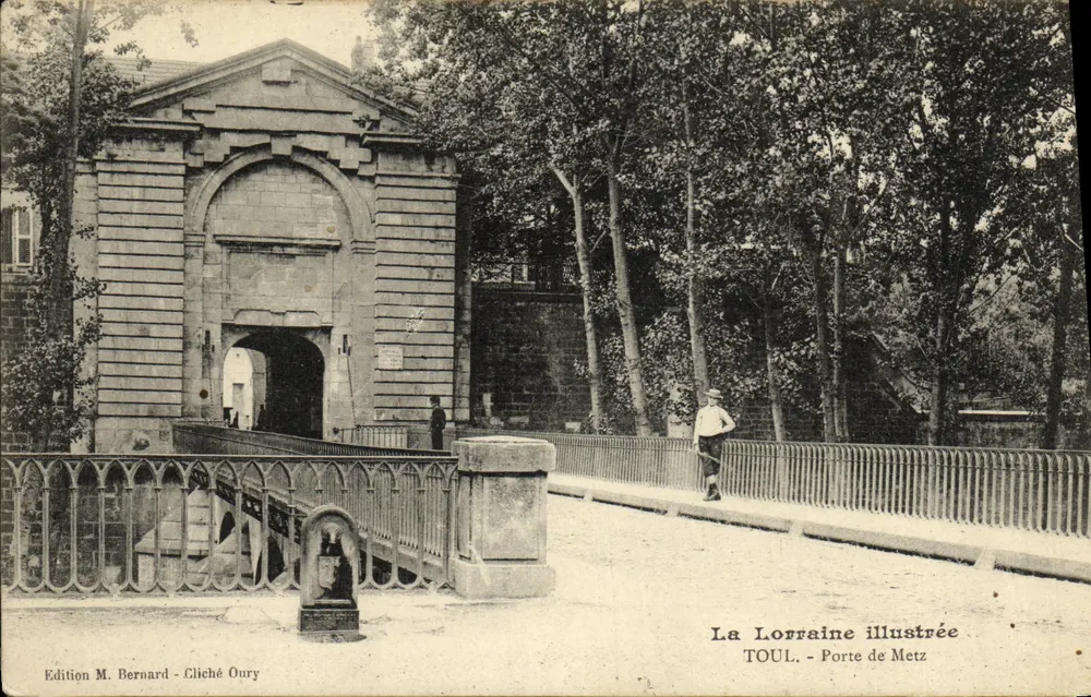 Porta de Metz — TOUL — Edição M. Bernard - Cliché Oury - Frente
