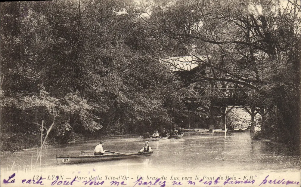 LYON — Parc de la Tête-d'Or — Ein Zweig des Sees in Richtung Holzbrücke — F.R. - Vorderseite