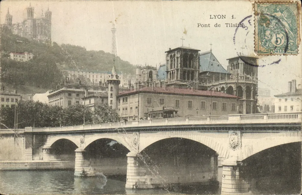 Lyon 1. — Pont de Tilsitt avec vue sur la cathédrale — éditeur non visible, n° de série non lisible - Frente