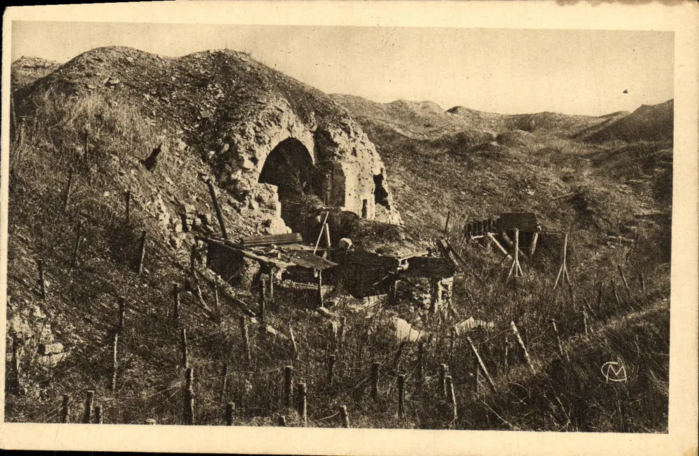 Fort de Souville — bombardeado e atacado em 1916 — editor Ossuaire de Douaumont - Frente