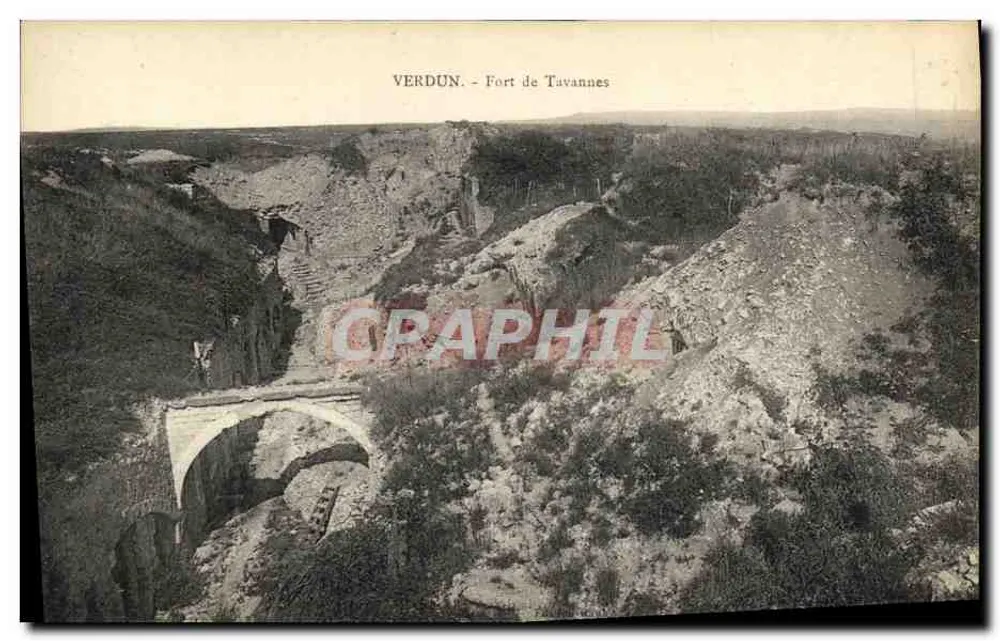 Verdun - Fort de Tavannes — Ansicht des Forts und einer Bogenbrücke - Vorderseite