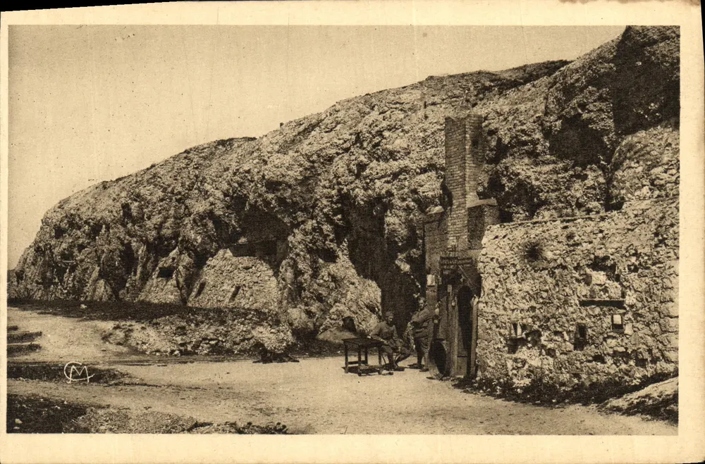 Fort de Vaux — tomada e recuperação durante a guerra 1914-1918 — Ossuaire de Douaumont - Frente